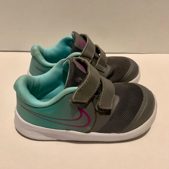 Nike Star Runner 2 TD (CT3609 001) Gunsmoke & Hyper Violet - Picture 2 of 6